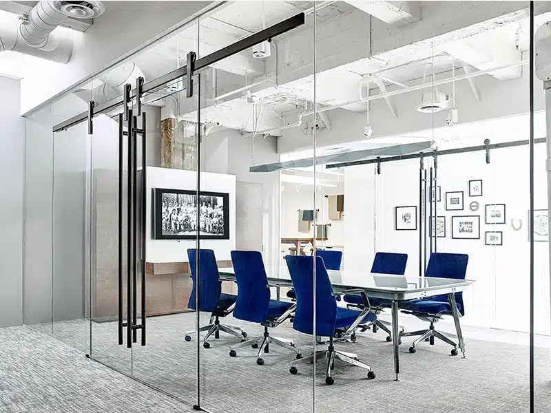 آکوستیک کردن اتاق با وایت برد شیشه ای